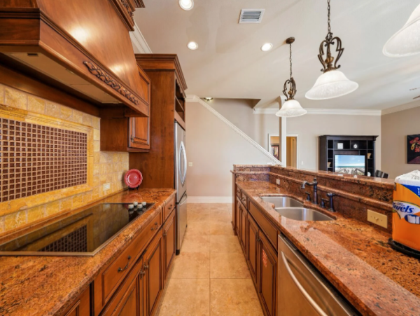 Luxurious Coastal Retreat in Miramar Beach - 7-Bedroom Home Near Beach
